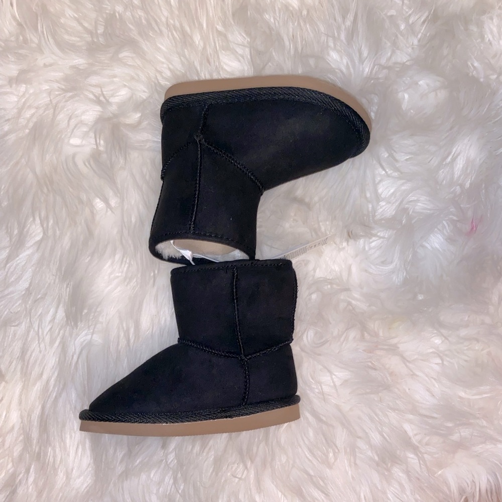 Old Navy Black snow boots